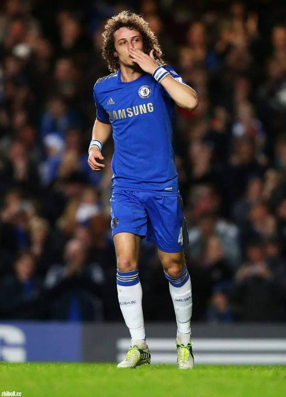 包含赛地聚焦：英超加时末段热度飙升；切尔西战术微调；质疑声仍在；细节决定成败的词条